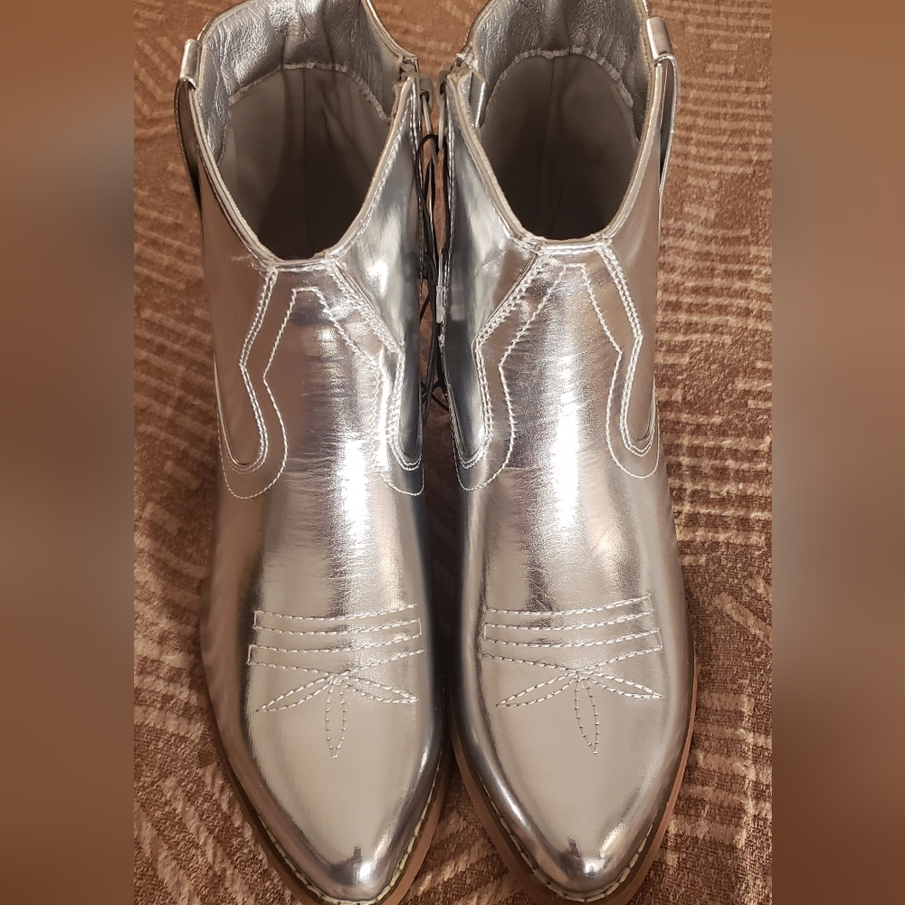 NEW TOO CUTE Silver Ankle Boots Size 8 Charlotte Russe.